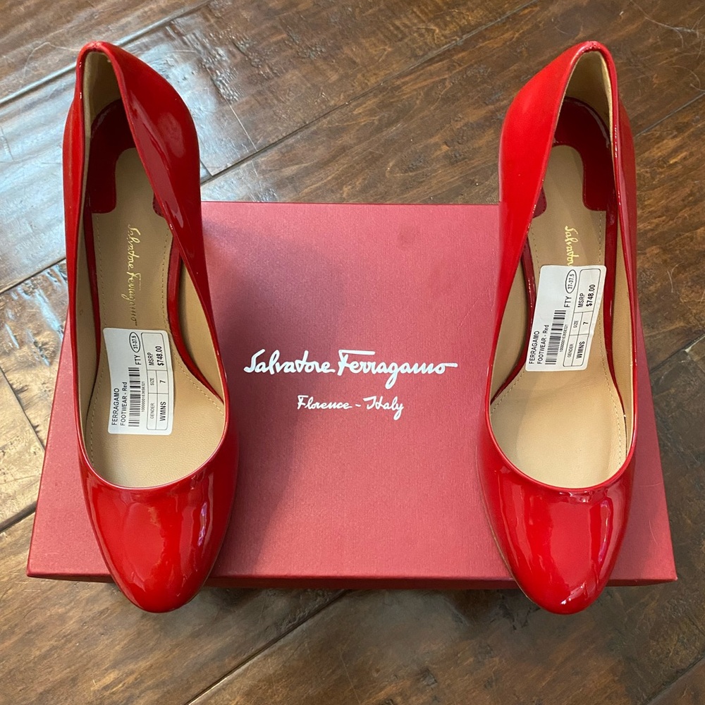 Salvatore Ferragamo Platform Red Patent Leather Heel - Picture 8 of 9